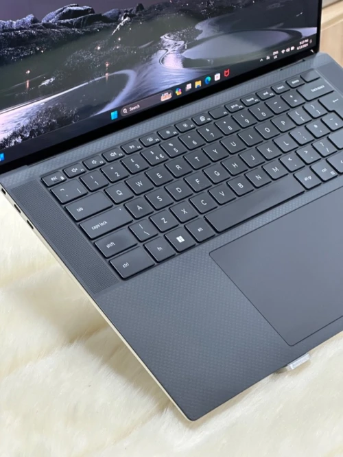DELL XPS 15 9520 I7 12700H 16GO DDR5 1TO SSD NVIDIA GEFORCE RTX3050Ti 4GO 4K OLED TACTILE 