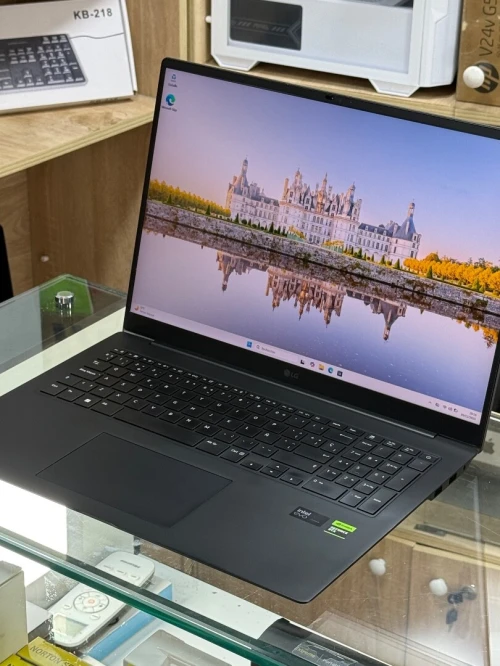 LG GRAM 17 PRO 17Z90SP ULTRA 7 155H 32GO 1TO SSD NVIDIA GEFORCE RTX3050 4GO GDDR6