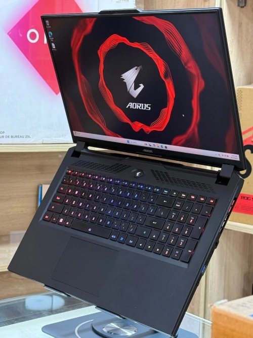 GIGABYTE AORUS 17H BXF I7 13700H 16GO 1TO SSD NVIDIA GEFORCE RTX4080 12Go GDDR6