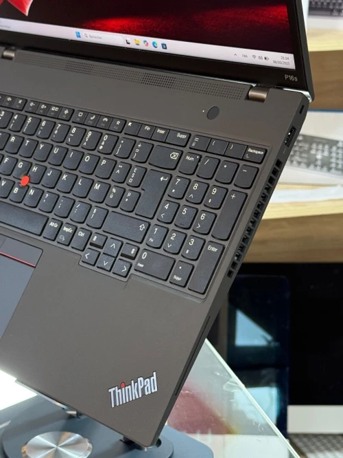 LENOVO THINKPAD P16s GEN 2 I7 VPRO 1370P 32GO 512GO SSD NVIDIA RTX A500 4GO GDDR6