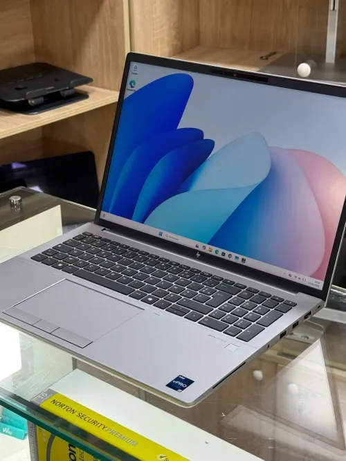 HP ZBOOK FURY 16 G11 I7 VPRO 13850Hx 32GO 1TO SSD NVIDIA RTX4000 ada 12GO GDDR6