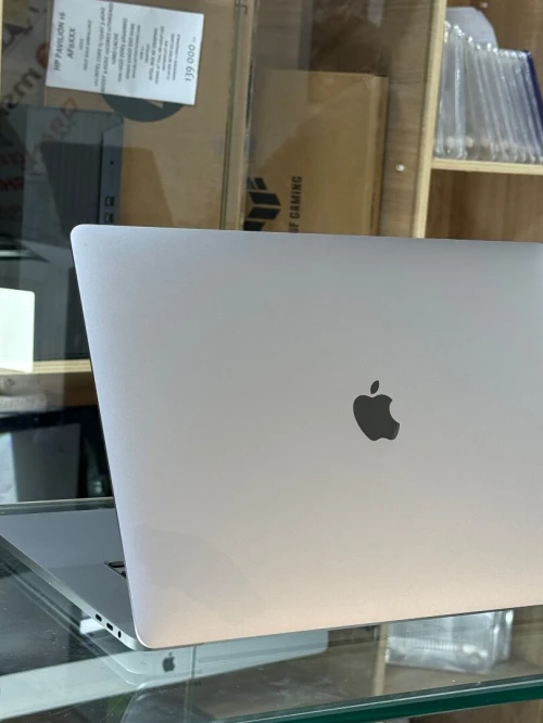 MACBOOK PRO RETINA 16 TOUCHBAR I9 9880H 2.3GHZ 64GO 2TO SSD AMD RADEON PRO 5500M 8GO
