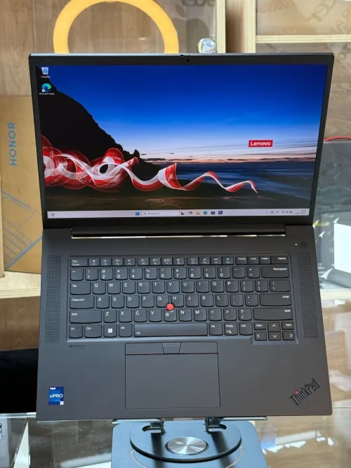 LENOVO THINKPAD P1 GEN 6 I9 13900H 64GO 1TO SSD NVIDIA RTX2000 ada 8GO 
