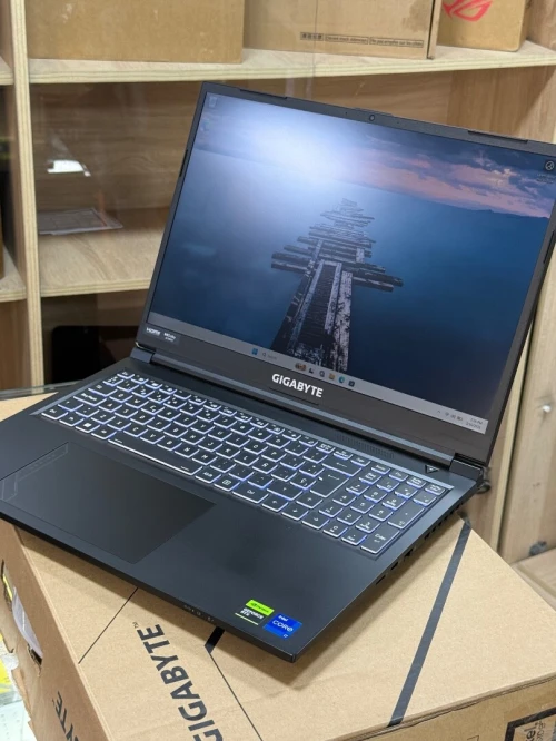 GIGABYTE G6 KF I7 13700H 16GO 1TO SSD NVIDIA GEFORCE RTX4060 8GO SOUS EMBALLAGE