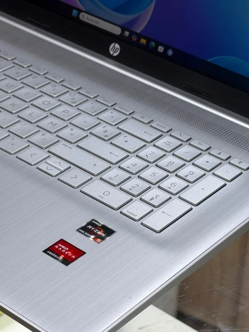 HP LAPTOP 17 CP0122NF AMD RYZEN 5 5500U 16GO 1TO SSD NVME