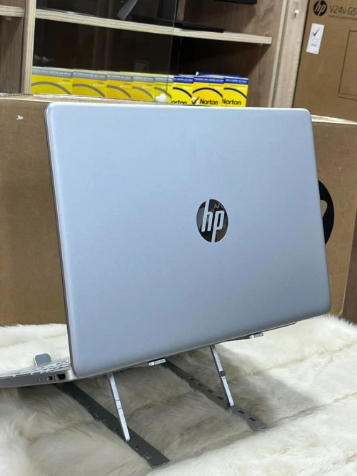HP LAPTOP 15 FQ5340TU I3 1215U 8GO 256GO SSD ECRAN 15.6" FULL HD 1080P LED WINDOWS 11 PRO 