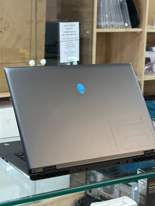 ALIENWARE M16 R2 ULTRA 9 185H 32GO 1TO SSD NVIDIA GEFORCE RTX4070 8GO 3K 240Hz