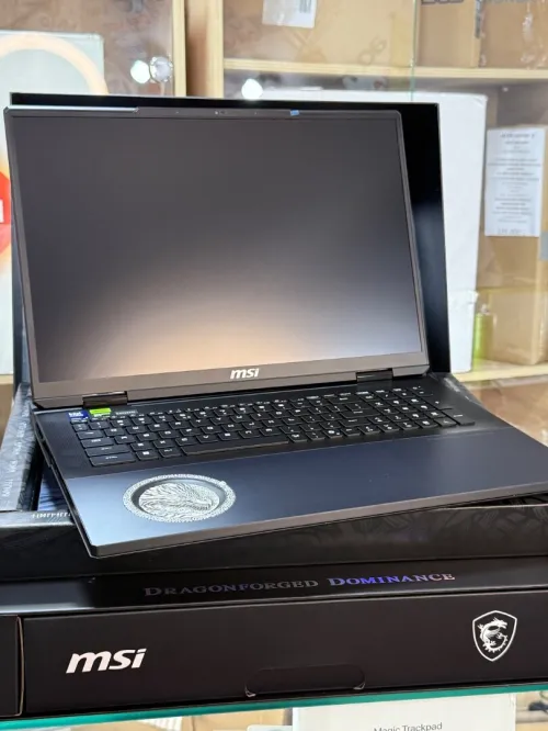 MSI TITAN 18 HX DRAGON ÉDITION ULTRA 9 285Hx 96Go 6To SSD NVIDIA GeForce RTX5090 24Go GDDR7 4K Neuf 