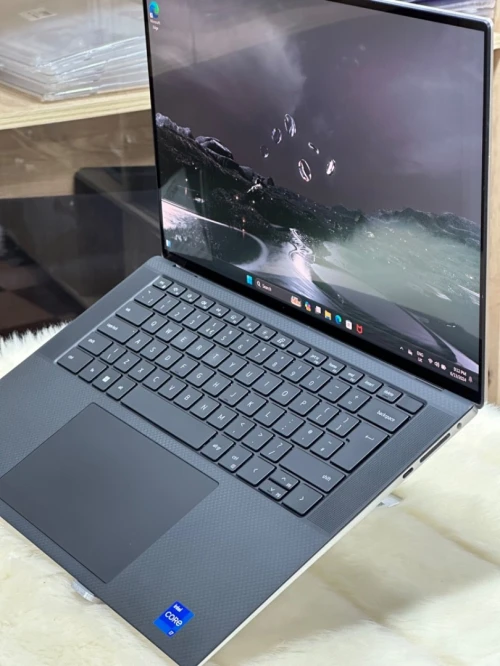 DELL XPS 15 9520 I7 12700H 16GO DDR5 1TO SSD NVIDIA GEFORCE RTX3050Ti 4GO 4K OLED TACTILE 