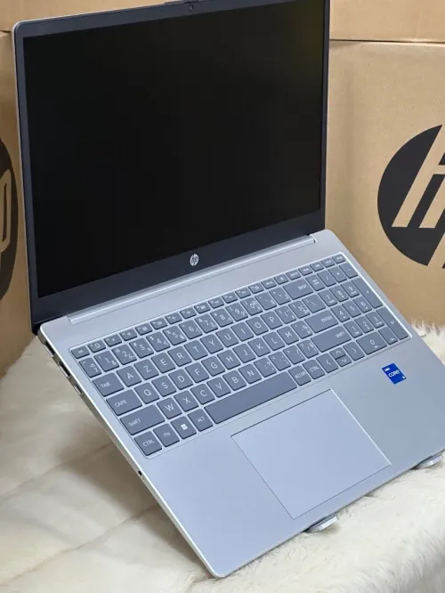 HP LAPTOP 15s FD0355NIA I5 1335U 8GO 512GO SSD NVME NEUF SOUS EMBALLAGE 