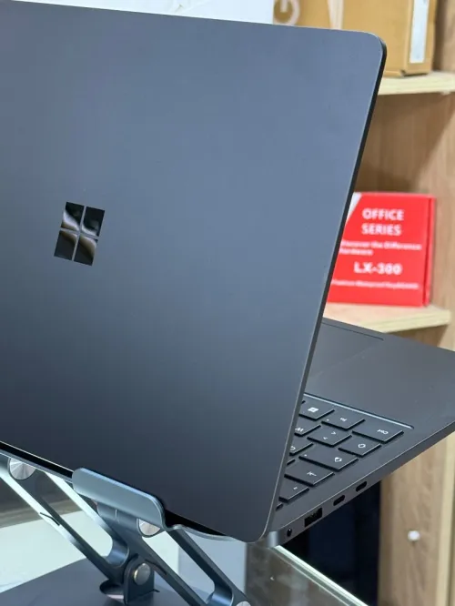 SURFACE LAPTOP 7 BLACK ÉDITION SNAPDRAGON X10 PLUS X1P64100 16GO 512GO SSD NVME TACTILE 