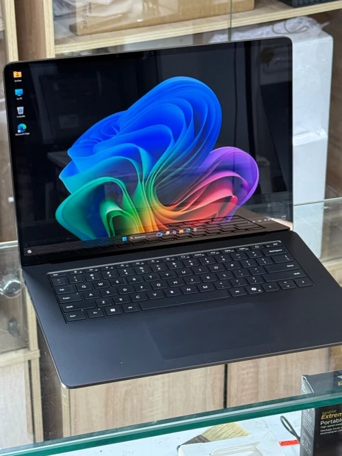 SURFACE LAPTOP 7 BLACK ÉDITION SNAPDRAGON X12 CORE 16GO 512GO SSD TACTILE