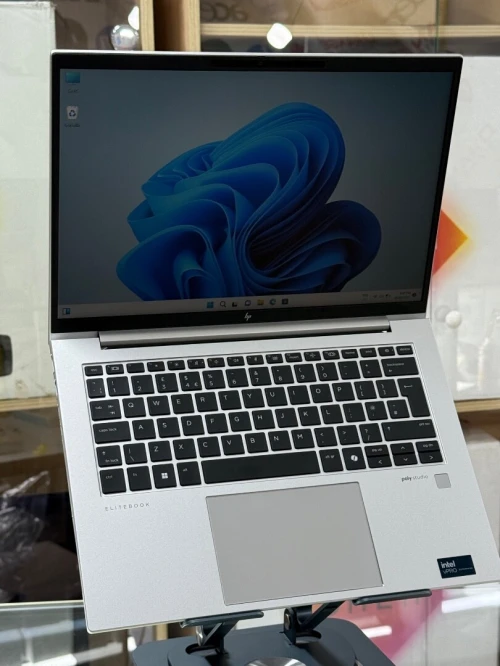 HP ELITEBOOK 840 G11 INTEL CORE ULTRA 5 VPRO 135U 32GO 512GO SSD TACTILE 
