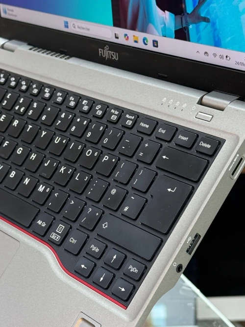 FUJITSU LIFEBOOK U7413 I7 VPRO 1370P 16GO 512GO SSD NVME