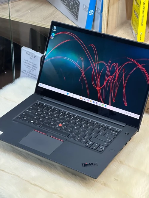 LENOVO THINKPAD CARBON P1 GEN 3 4K OLED INTEL XEON W-10855M 32GO 512GO SSD NVIDIA T2000 4GO 4K OLED 