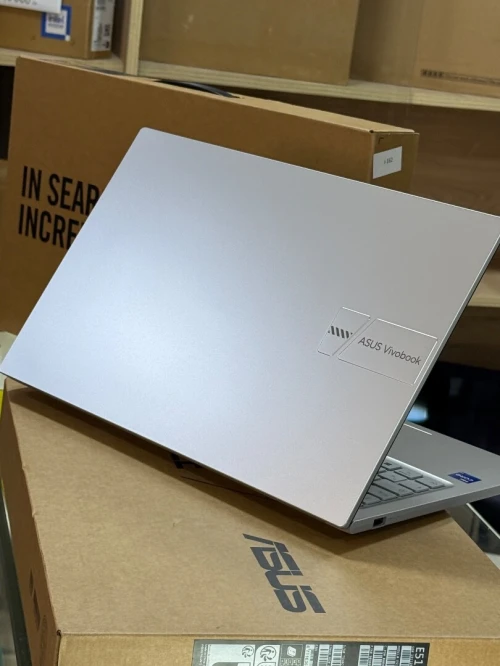 ASUS VIVOBOOK 15 X1504V I7 1355U 8GO 512GO SSD NEUF SOUS EMBALLAGE