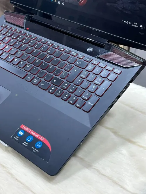 LENOVO IDEAPAD Y700 1515K I7 6700HQ 16GO 512GO SSD GTX 960M 4GO ECRAN 15.6 FULL HD 1080P LED WIN 11 