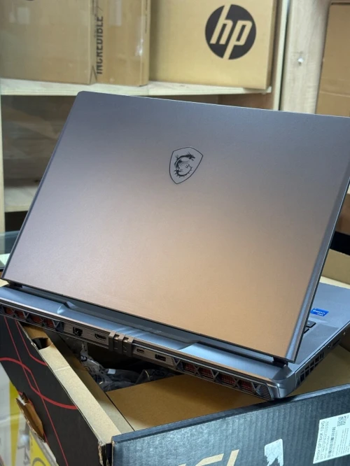 MSI VECTOR GP78HX 13VG I7 13700Hx 16Go 1TO SSD NVIDIA GEFORCE RTX4070 8GO NEUF SOUS EMBALLAGE 