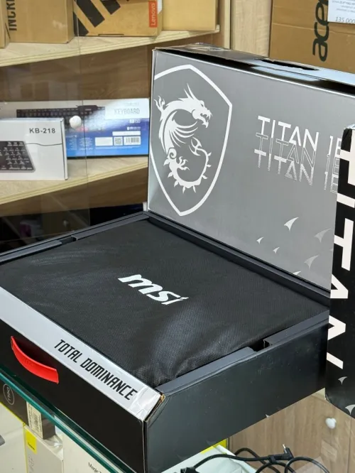 MSI TITAN 18 HX A2XWIG ULTRA 9 285HX 64GO 4TO SSD NVIDIA GEFORCE RTX5080 16GO NEUF SOUS EMBALLAGE 