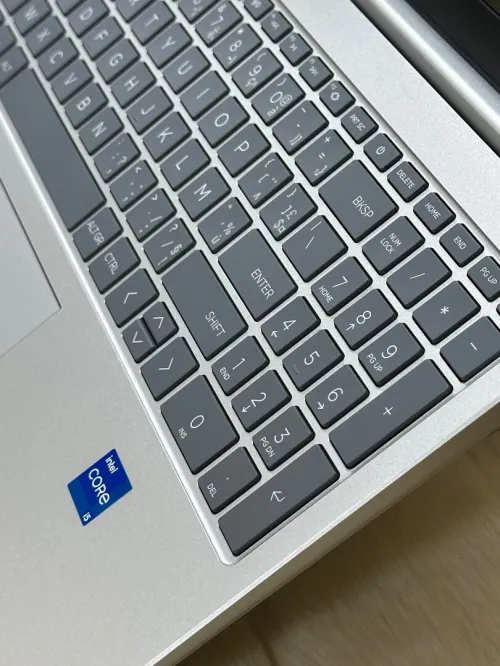 HP LAPTOP 15s FD0355NIA I5 1335U 8GO 512GO SSD NVME NEUF SOUS EMBALLAGE 