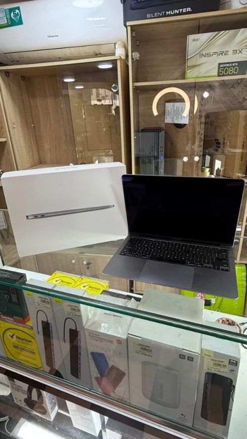 MACBOOK AIR RETINA 13.3 2020 M1 8GO 256GO SSD AVEC EMBALLAGE