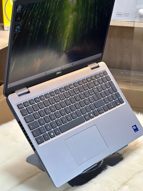 DELL PRECISION 3590 INTEL CORE ULTRA 7 155H 16GO DDR5 512GO NVIDIA RTX 500ada 4GO