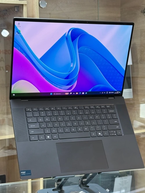 DELL PRECISION 5690 INTEL CORE ULTRA 7 165H 32GO 1TO SSD NVIDIA RTX1000ada 6GO 4K TACTILE