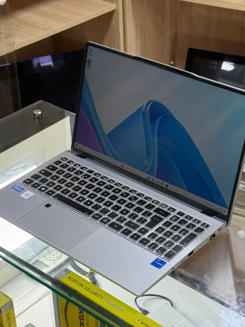 TERRA WORTMANN AG1551R I5 1334U 16GO 512GO SSD NVME