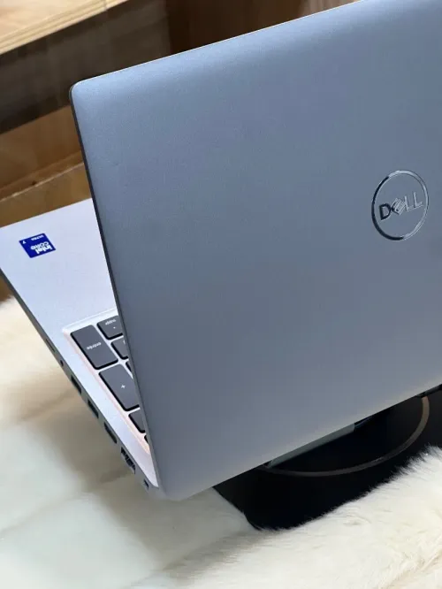 DELL PRECISION 3590 INTEL CORE ULTRA 7 155H 16GO DDR5 512GO NVIDIA RTX 500ada 4GO