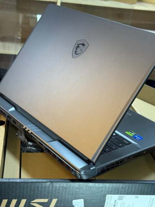 MSI VECTOR GP78HX 13VG I7 13700Hx 16Go 1TO SSD NVIDIA GEFORCE RTX4070 8GO NEUF SOUS EMBALLAGE 