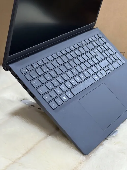 DELL VOSTRO 15 3520 I3 1215U 8GO 256GO SSD NEUF SOUS EMBALLAGE 