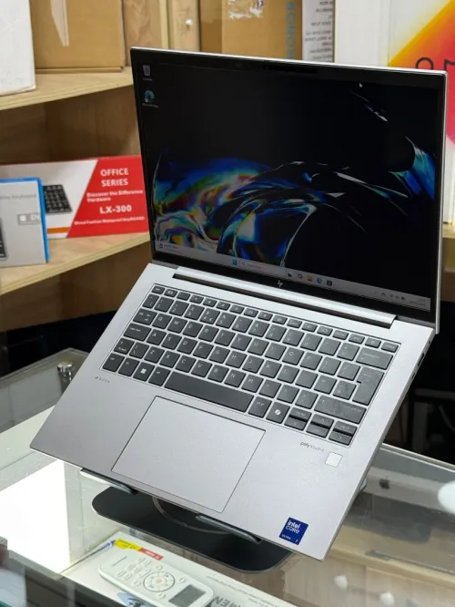 HP ZBOOK FIREFLY 14 G11 ULTRA 7 155H 32GO 512GO SSD NVIDIA RTX A500 4GO GDDR6