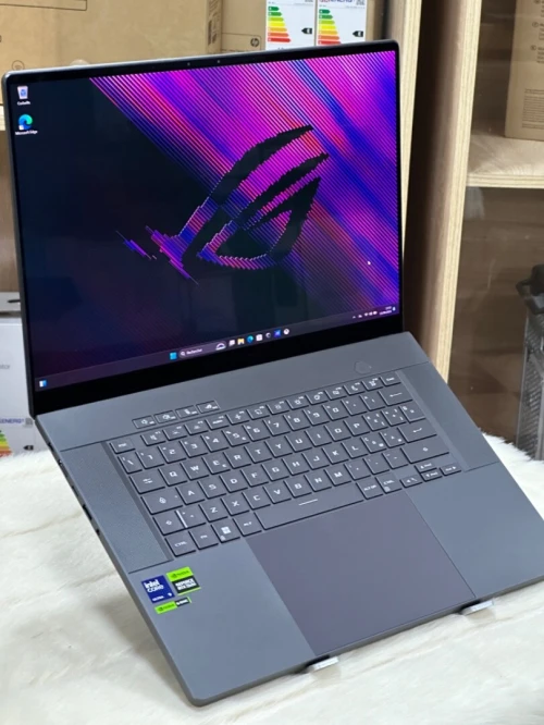 ASUS ROG ZEPHYRUS G16 GU605MV ULTRA 9 185H 16GO DDR5 1TO SSD NVIDIA GEFORCE RTX4060 8GO 3K OLED NEUF