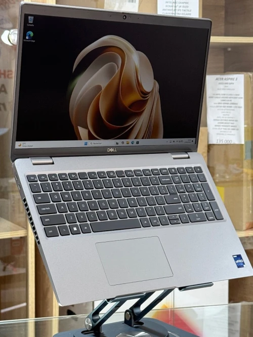 DELL PRECISION 3580 I5 VPRO 1350P 32GO 256GO SSD NVME NVIDIA RTX A500 4GO GDDR6