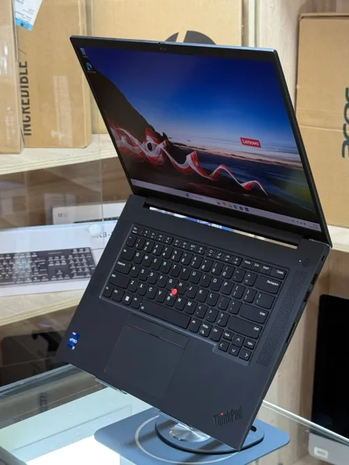 LENOVO THINKPAD P1 GEN 6 I9 13900H 64GO 1TO SSD NVIDIA RTX2000 ada 8GO 