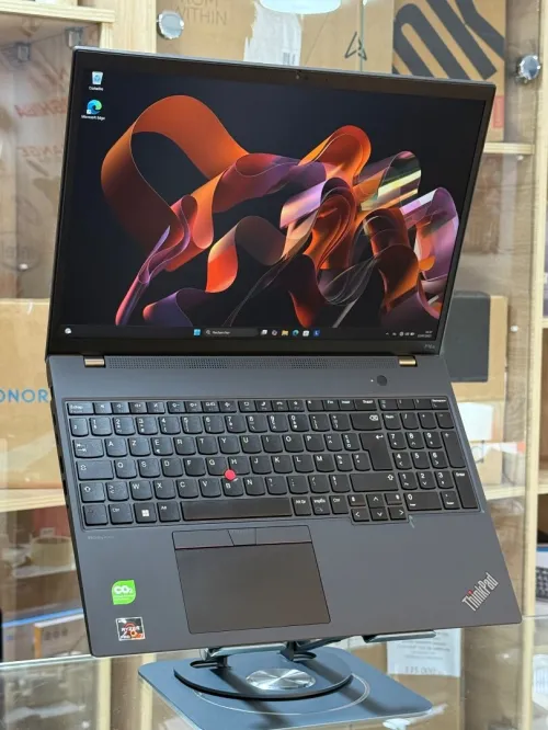 LENOVO THINKPAD P16s Gen 2 AMD RYZEN 7 PRO 7840U 32GO 512GO SSD 