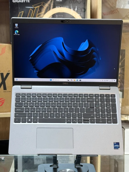 DELL PRECISION 3581 I7 13700H 32GO 1TO SSD NVIDIA RTX A500 4GO GDDR6