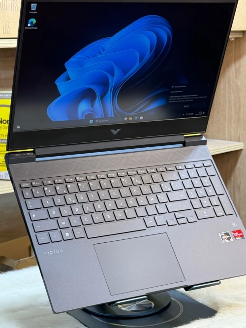 HP VICTUS 15 FB0XXX AMD RYZEN 5 5600H 16GO 512GO SSD AMD RADEON RX6500M 4GO