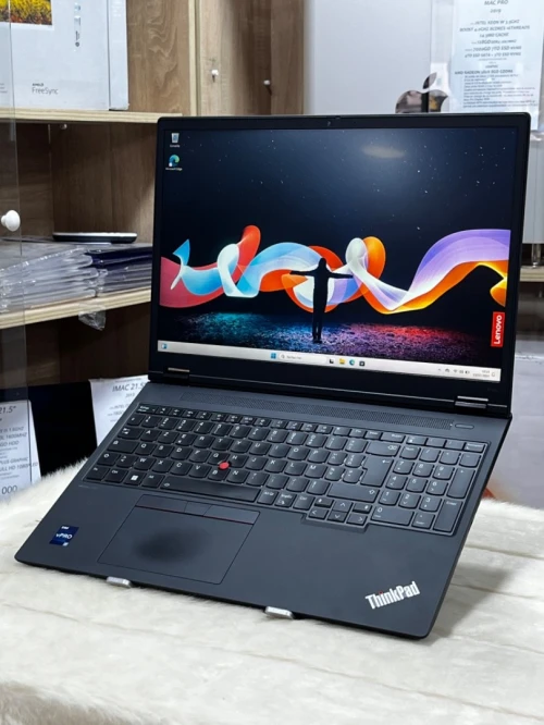 LENOVO THINKPAD P16v GEN1 I7 vpro 13800h 32go DDR5 512 SSD RTX 2000 ada 8g