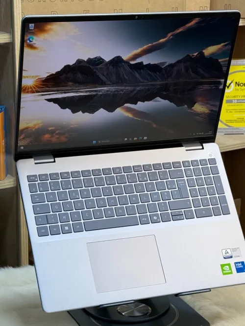 DELL INSPIRON 16 5640 INTEL CORE 7 150U 32GO DDR5 1TO SSD NVIDIA GEFORCE MX570 A 2GO GDDR6
