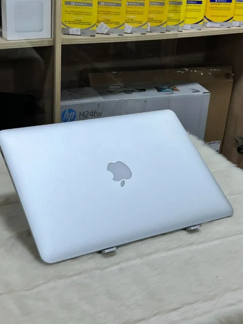 MACBOOK AIR 13.3" 2017 I5 1.8GHZ 8GO ECRAN 13.3" FULL HD 1080P LED MAC OS 11.1 BIG SUR 