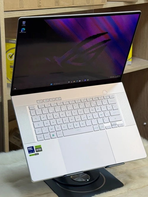 ASUS ROG ZEPHYRUS G16 GU605MI INTEL CORE ULTRA 9 185H 32GO 1TO SSD NVIDIA GEFORCE RTX4070 8GO GDDR6