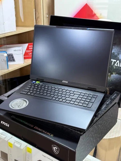MSI TITAN 18 HX DRAGON ÉDITION ULTRA 9 285Hx 96Go 6To SSD NVIDIA GeForce RTX5090 24Go GDDR7 4K Neuf 