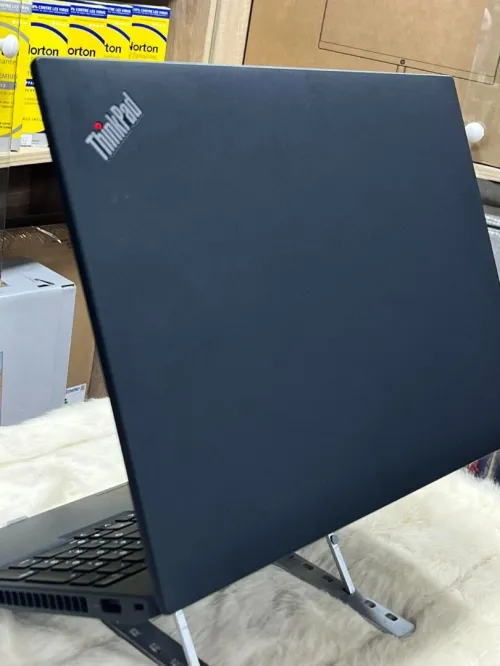 LENOVO THINKPAD T16 NEUF JAMAIS UTILISEE I5 1335U 16GO 256GO SSD ECRAN 16 FULL HD 1080P WIN 11 