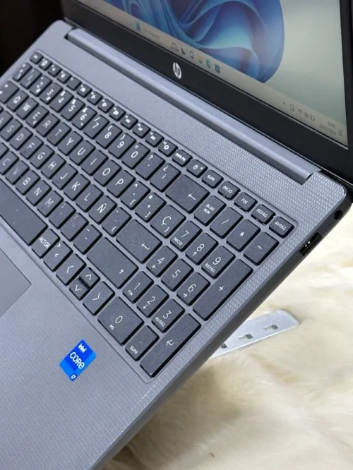 HP 250 G10 I7 1355U 32GO 1TO SSD NVIDIA GEFORCE MX550 2GO 15.6 FHD W11