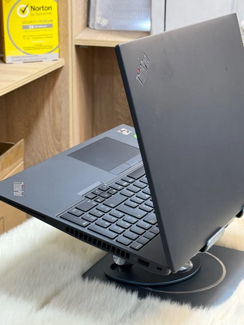 LENOVO THINKPAD P16s GEN 2 AMD RYZEN 7 PRO 7840U 32GO DDR5x 512GO SSD NVME AMD RADEON 780M 4GO GDDR6