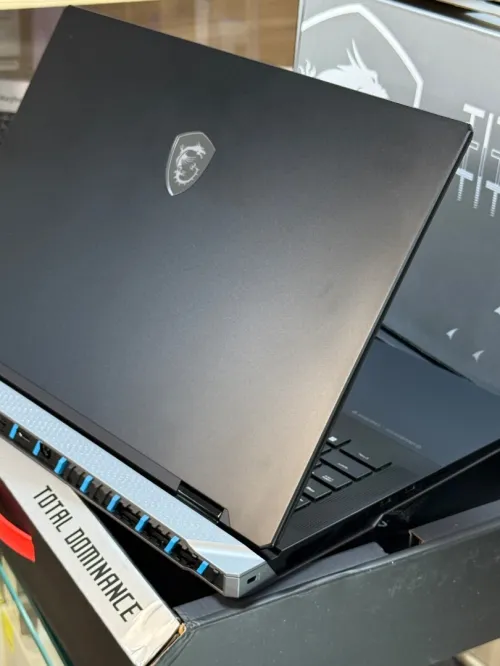 MSI TITAN 18 HX A2XWIG ULTRA 9 285HX 64GO 4TO SSD NVIDIA GEFORCE RTX5080 16GO NEUF SOUS EMBALLAGE 