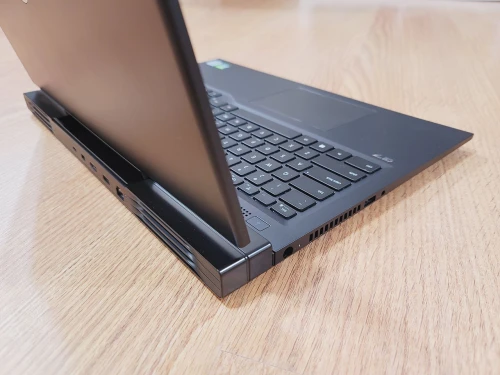 DELL G7 7700 I7 10750H 16GO 512GO SSD NVIDIA RTX2060 6GO GDDR6 17.3"