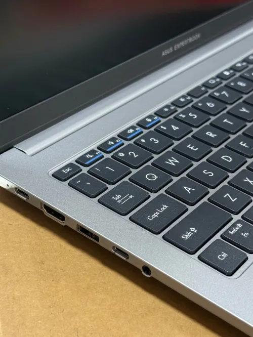 ASUS EXPERTBOOK P1 P1503CVA I7 13620H 16GO 512GO SSD NVME NEUF SOUS EMBALLAGE