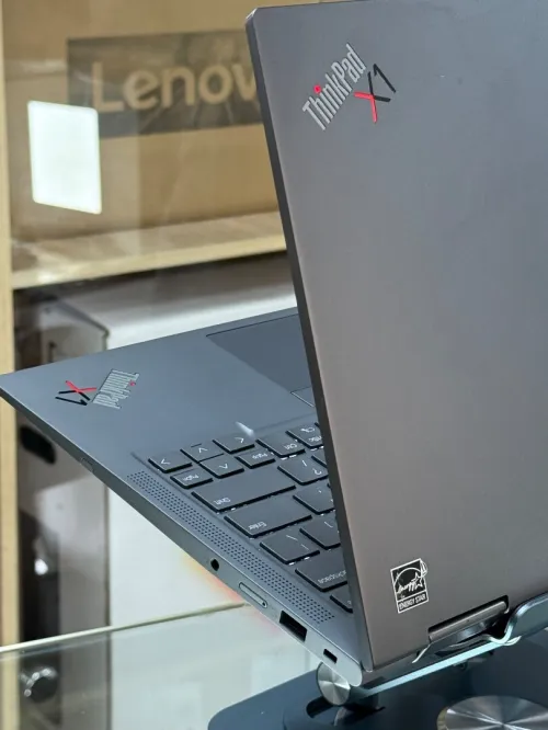LENOVO THINKPAD X1 YOGA GEN 8 I5 VPRO 1345U 32GO DDR5 256GO SSD TACTILE CONVERTIBLE 